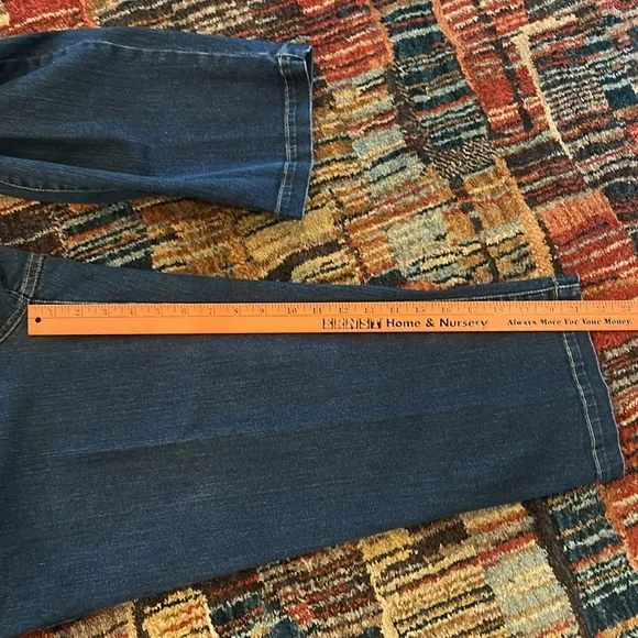EUC CHICO’S Classic Blue Denim Capri Jeans. Size 16 = Chico’s 3. - Picture 5 of 6